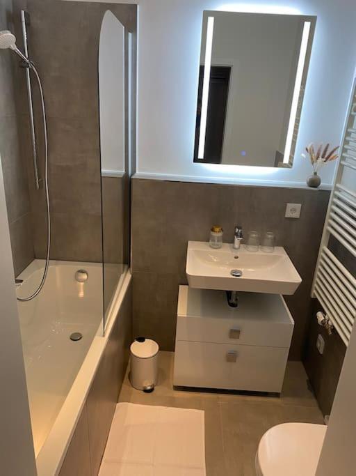 Apartament Modernes Mit Grosser Terrasse
